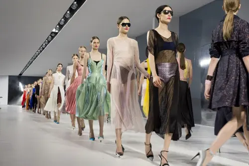 Come iniziare una carriera nel mondo della moda